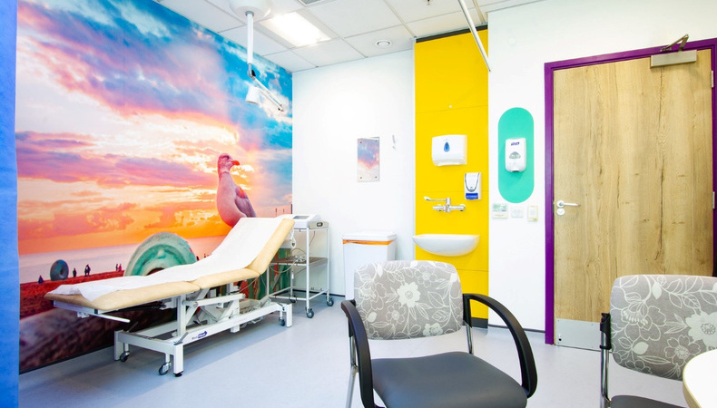 theresultsofagpsurgeryrefurbishmentwithatreatmenttableandseasidefeaturewall_1620