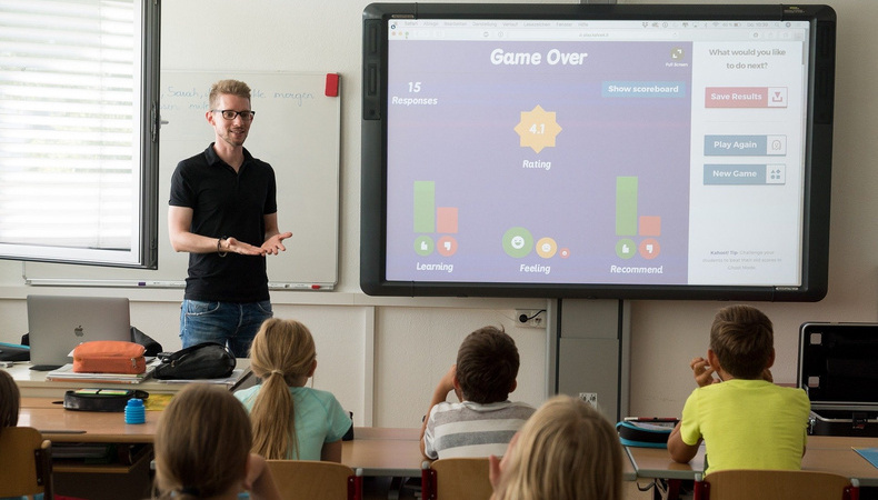 teacher3765909_1920_1920