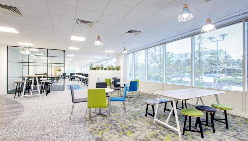 12_jul_19_moderncommercialofficebreakoutareadesignwithfrovidiningfurniture_1622
