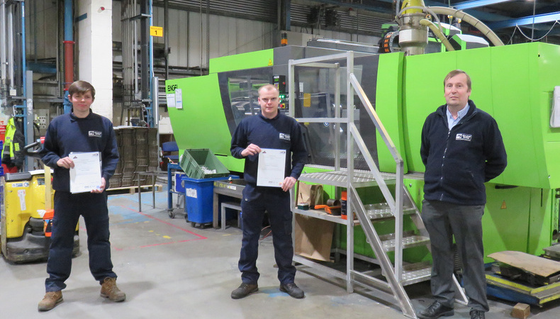 apprentices_max_and_sam_with_dave_cull_2152