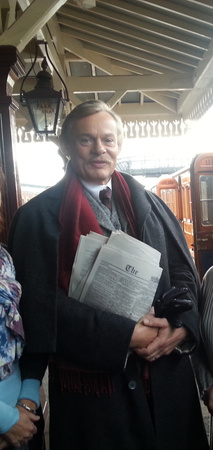martin_clunes_at_bluebell_railway_is_2014_27july2020_2382