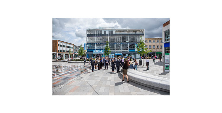 queens_square1_750