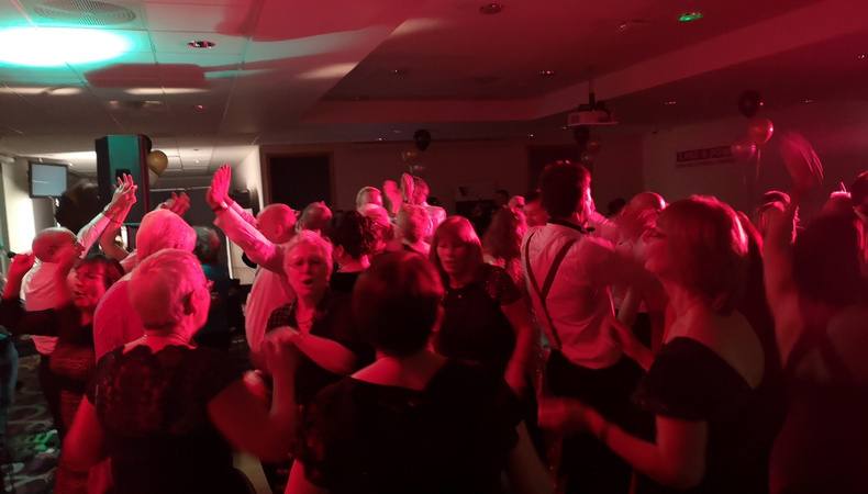 27nov_2019_guests_dancing_2976_01