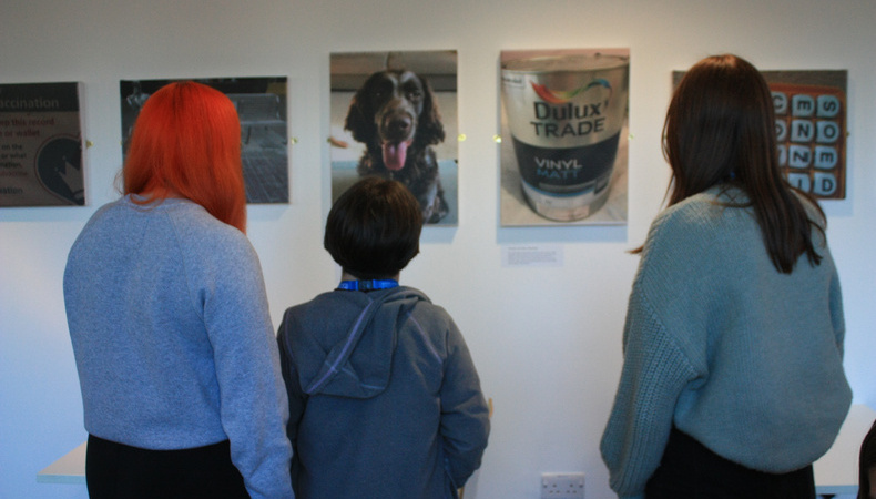 7E5C-students-viewing-the-exhibiton-1666778930.jpg