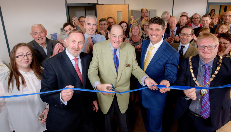 sir_nicholas_soames__garry_wall_at_the_mike_oliver_associates_office_op..._5515