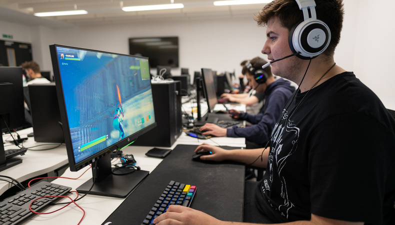 universities_of_chichester_and_winchester_collaborating_on_new_esports_study_3000