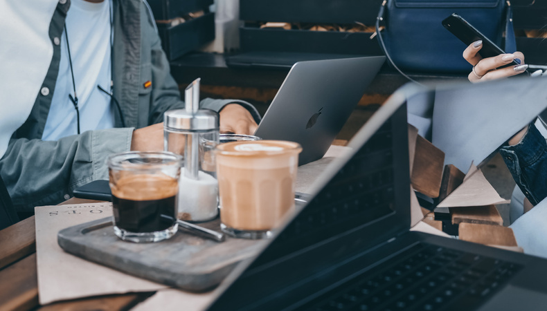 laptop_coffee_shop_4403