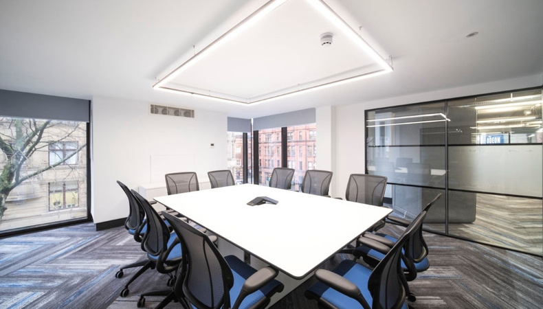 sustainableofficemeetingroomwithalinearlightandfurnituresolutions_1_1280_01